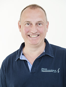 Porträtfoto von Dr. Volker Adels